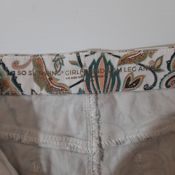 ● CHICO'S | So Slimming Girlfriend Silm Leg Ankle Jean - Picture 9 of 16